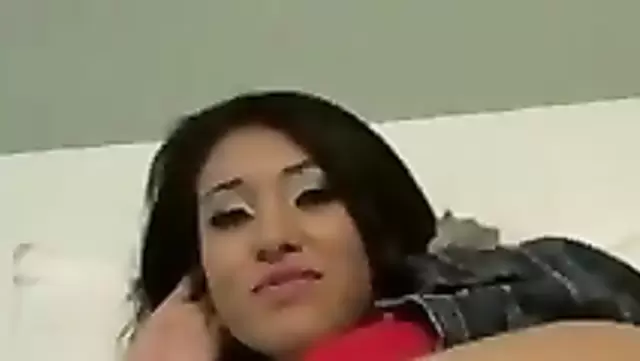 Красивая узбечка просит член в киску