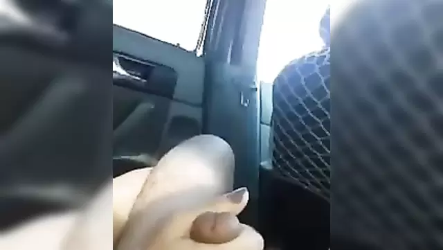 Девушка сосет узбеку в машине