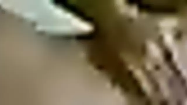 Худая узбечка танцует стриптиз