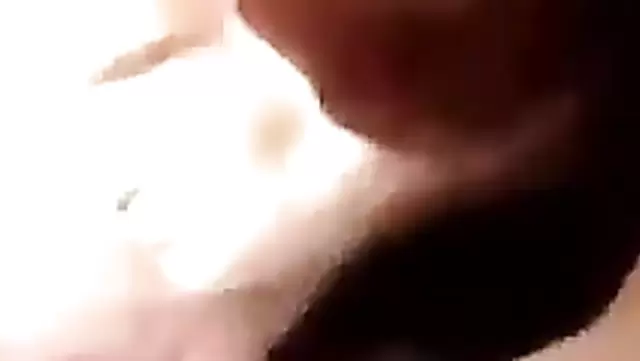 Узбечка с черными бровями хорошо сосет