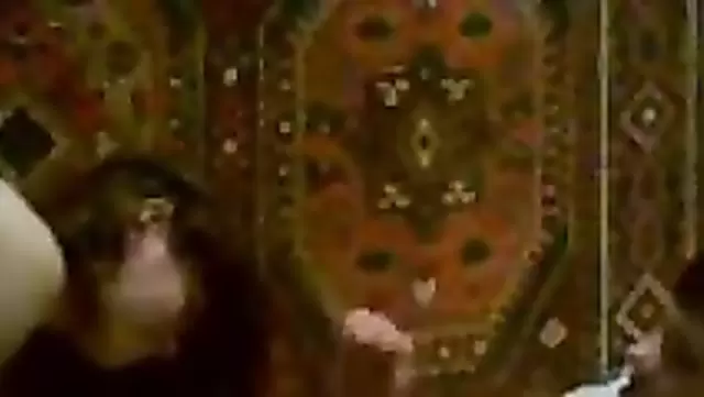 Узбек целует сиськи любимой и трахает