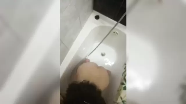 Минет от узбечки в ванне